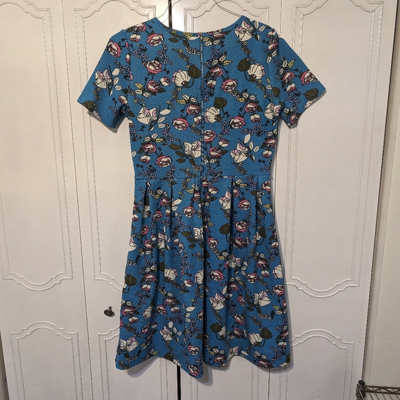 Light blue floral short sleeved dress with pockets ๐ธ๐ comfy stretch fit flare - Picture 3 of 9